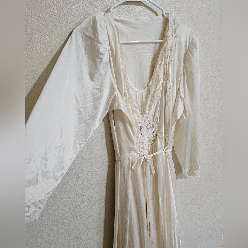 Olga Vintage Rare Cream Nightgown With Robe - Picture 8 of 15